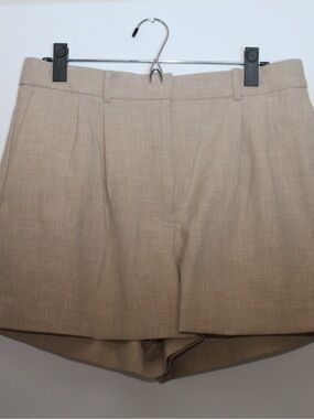 Babaton Aritzia Tailored Shorts Beige EcoVero Stretch Size 12